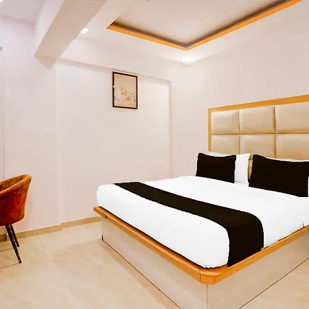 Hotel Collection O Andheri West Near Kokilaben Hospital