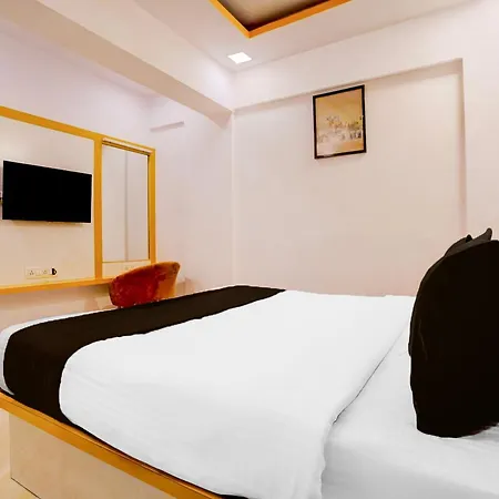Collection O Andheri West Near Kokilaben Hospital Hotel 3*