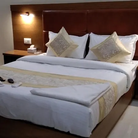 Crystal Luxury Inn- Bandra Hotel 3*