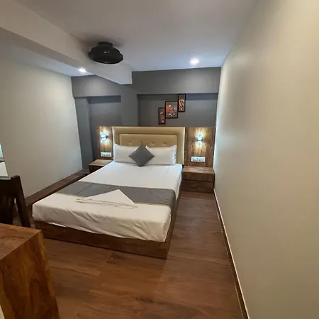 Hotel Z-a-r-a Park Goregaon West 2*