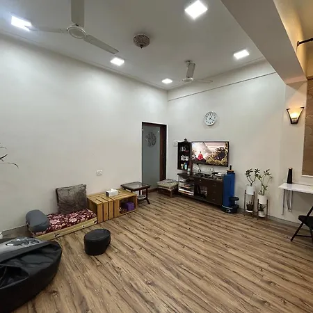 Pks Den * Mumbai