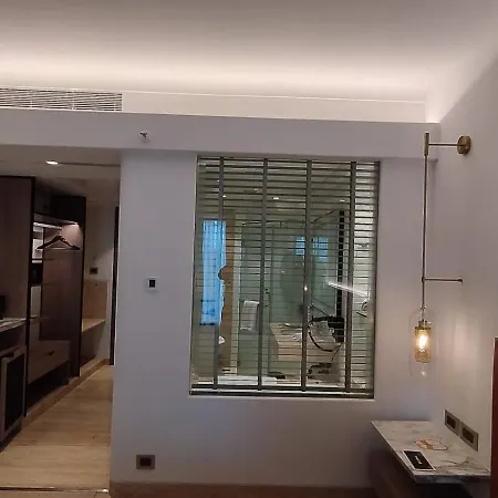 Mirage Hotel, International Airport