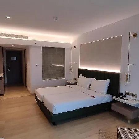 Mirage Hotel, International Airport Hotel 4*