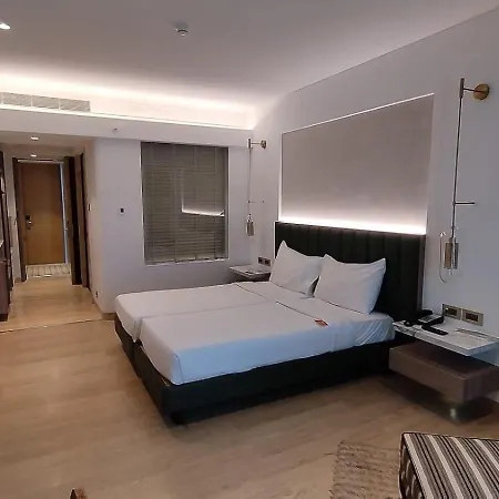 Hotel Mirage Hotel, International Airport 4*