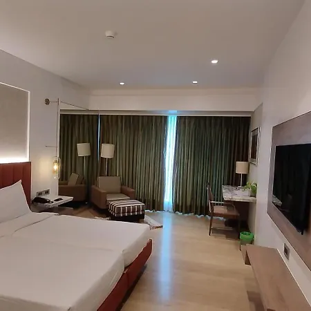 Mirage Hotel, International Airport Hotel 4*