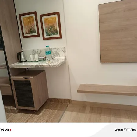 Hotel Mirage Hotel, International Airport 4*