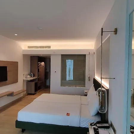 Mirage Hotel, International Airport Hotel