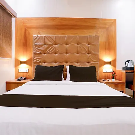 Super Townhouse Oak Times Square Le Western Mumbai