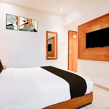 Hotel Super Townhouse Oak Times Square Le Western Mumbai