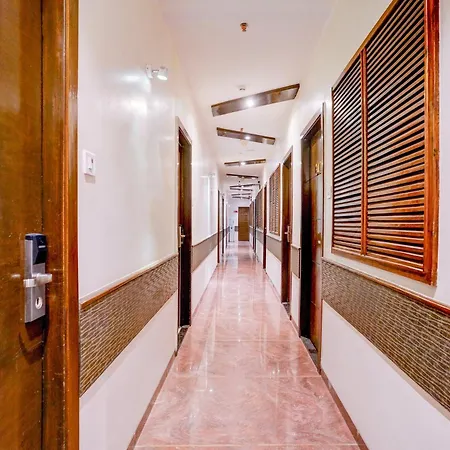 Hotel Super Townhouse Oak Times Square Le Western Mumbai