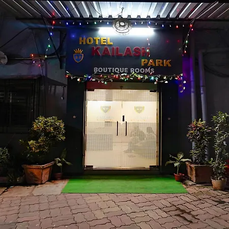 Via Kailash Park Hotel 2*