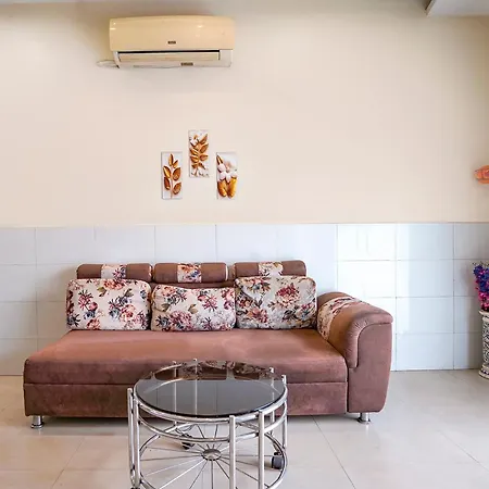 Via Kailash Park Hotel 2*