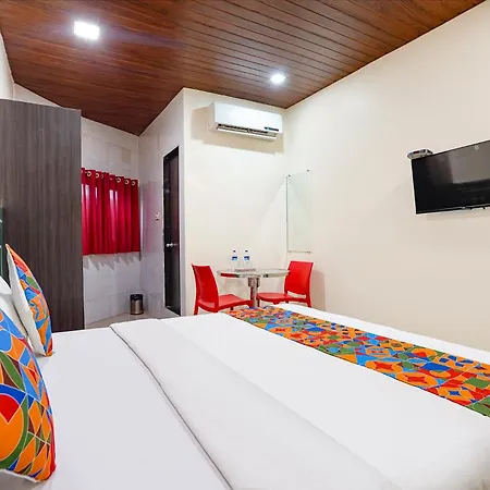 Via Kailash Park Hotel