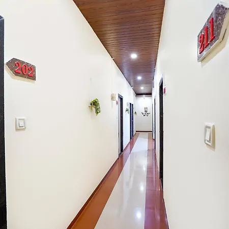 Via Kailash Park Hotel 2*
