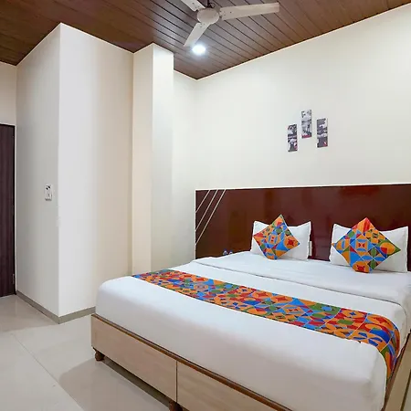 Hotel Via Kailash Park 2*