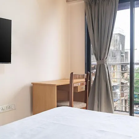Apartment Treat Homes Service In Bkc Sindhuratna 701 *