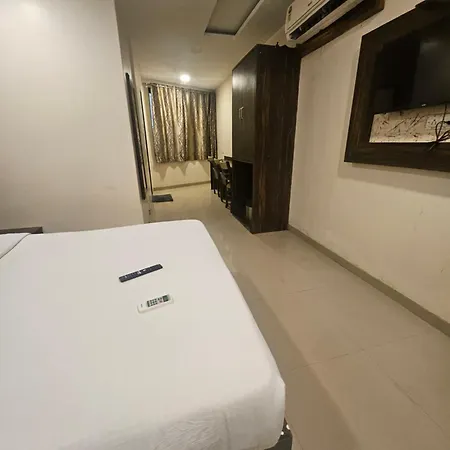 Prime Addore Palacee - Near Airport , Visa Consultant , Jio World Convention Centre Bkc Hotel 3*