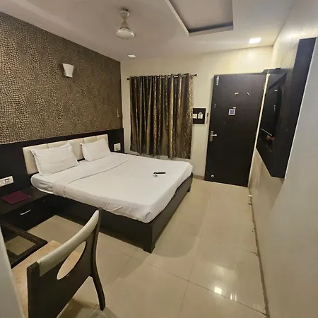 Prime Addore Palacee - Near Airport , Visa Consultant , Jio World Convention Centre Bkc Hotel