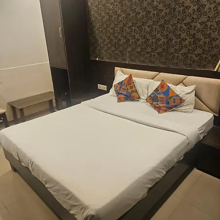 Prime Addore Palacee - Near Airport , Visa Consultant , Jio World Convention Centre Bkc Hotel