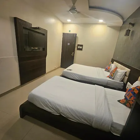 Prime Addore Palacee - Near Airport , Visa Consultant , Jio World Convention Centre Bkc Hotel
