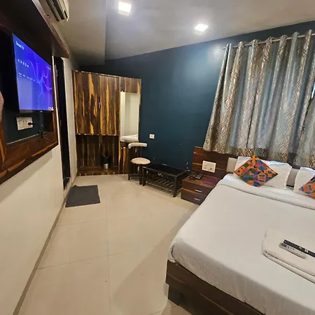 Prime Addore Palacee - Near Airport , Visa Consultant , Jio World Convention Centre Bkc Hotel