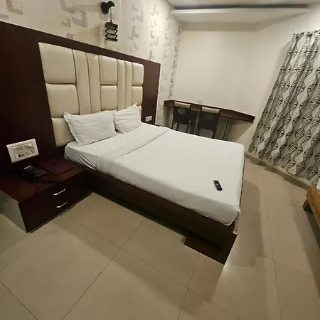 Hotel Prime Addore Palacee - Near Airport , Visa Consultant , Jio World Convention Centre Bkc