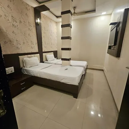 Prime Addore Palacee - Near Airport , Visa Consultant , Jio World Convention Centre Bkc Hotel 3*