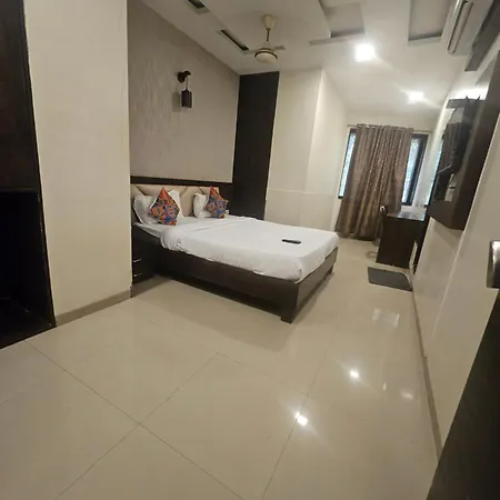 Prime Addore Palacee - Near Airport , Visa Consultant , Jio World Convention Centre Bkc Hotel 3*
