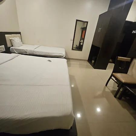 Prime Addore Palacee - Near Airport , Visa Consultant , Jio World Convention Centre Bkc Hotel Mumbai