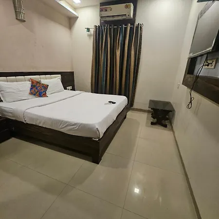 Prime Addore Palacee - Near Airport , Visa Consultant , Jio World Convention Centre Bkc Hotel