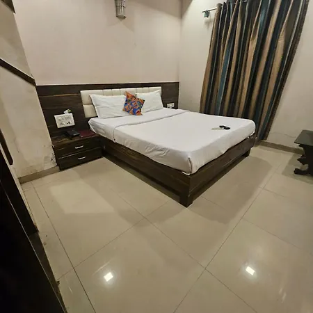 Hotel Prime Addore Palacee - Near Airport , Visa Consultant , Jio World Convention Centre Bkc 3*