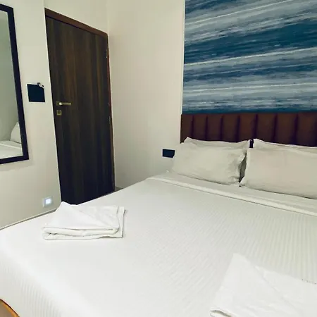 Hotel Palm Breeze - Colaba