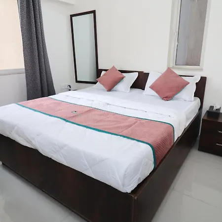 Hotel Pinaki Comfort Malad - Near Nesco & Oberoi Mall 3*