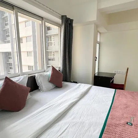 Pinaki Comfort Malad - Near Nesco & Oberoi Mall 3*