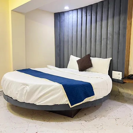 Crystal Castle Goregaon West Link Road, 4* Mumbai