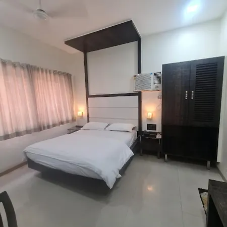 Sharda Hotel 3*
