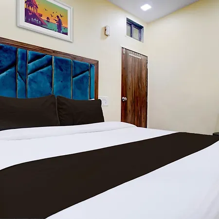 Hotel Fabhotel Aai Om Residency