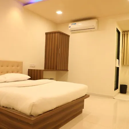 Galaxy By Glitz Hotel 3*