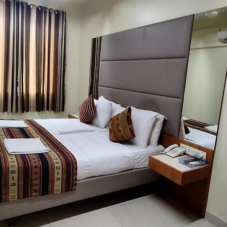 Empire Hotel 2*