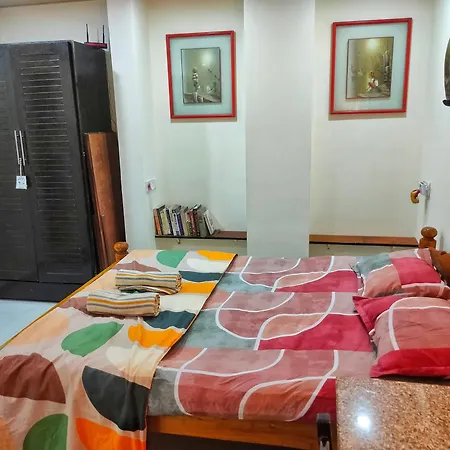 Homestay Ebony - Ac, Kitchenette, Ensuite, Independent Mumbai