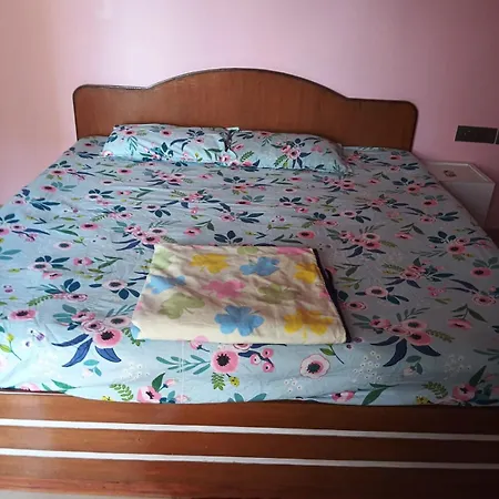 Upscale 2bhk In Western Suburb