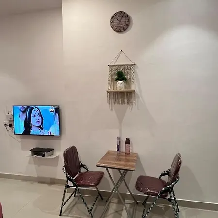 The Cozy - Andheri Apartment Mumbai