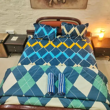 Ivory Room, Ac, Smart Tv, Ensuite, Independent Homestay