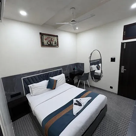 Diamond Hotel 3*