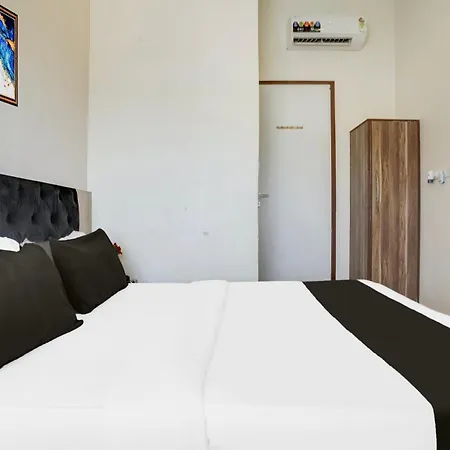 Hotel Super Collection O Parle Formerly Freedom Star