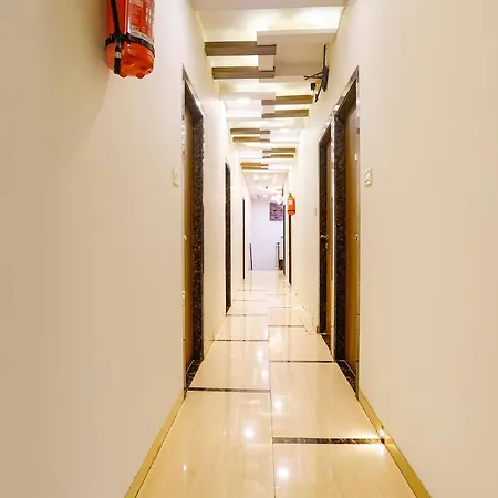 Via Amfahh - Nr-kokilaben Hospital Hotel *