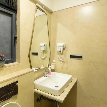 Cozy, Upscale 1 Bhk Near Bkc Mumbai