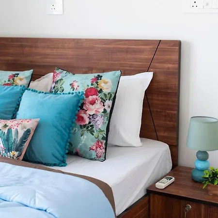 Breezy, Bright, Upper Floor 2bhk Nr Bkc & Airport Apartment Mumbai