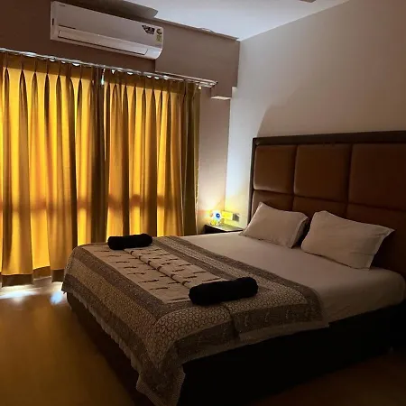 Coastal Chic - 10min From Airport Apartment Mumbai