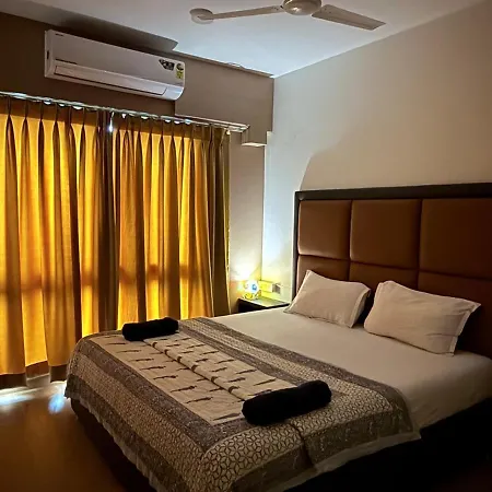Coastal Chic - 10min From Airport Apartment *